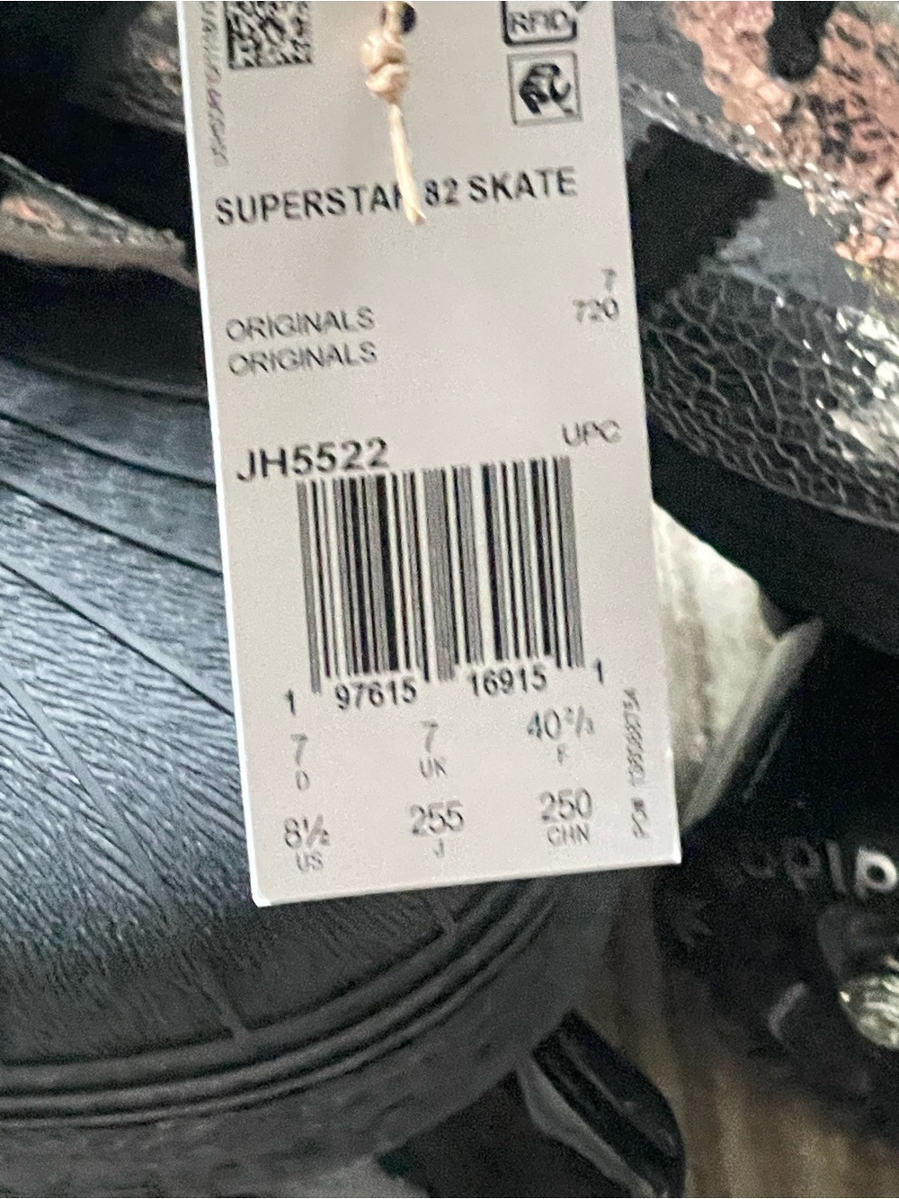 Adidas Size 8.5 Women’s - Superstar 82 Skate Silver Metallic JH5522 New With Tag - Picture 3 of 9
